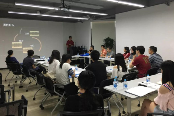 上海对外经贸大学章学拯教授